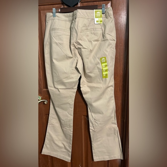 Old Navy Sweetheart Bootcut Khakis Womens Size 14 NWT - Picture 2 of 3